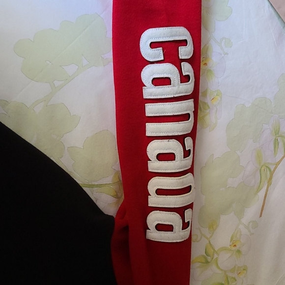 Canada hoddie - Picture 2 of 3